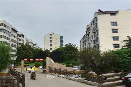 书香雅居A区3室2厅1卫73万126.8m2中档装修，车库